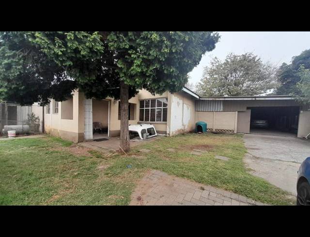 4 BEDROOM HOUSE FOR SALE IN KEMPTON PARK WEST